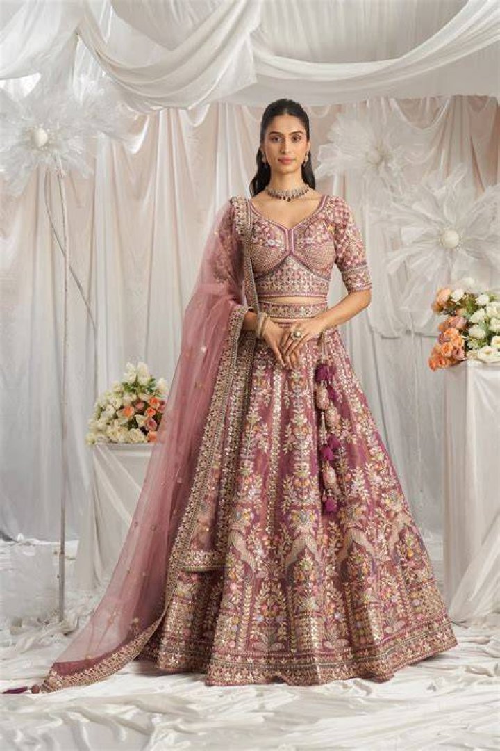 How do you dress like an Indian?