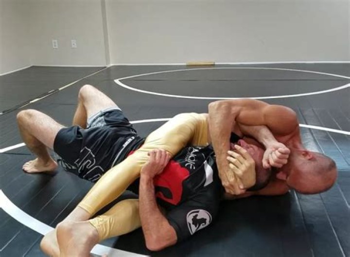 What is a neck crank MMA?